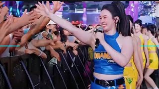 Download lagu The Ultimate Concert Experience: Tang Yi Is Live at Huzhou Dragon Dream! 🎶🙌#TangYi mp3