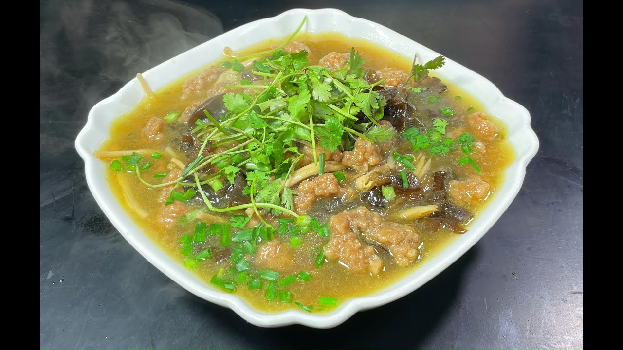 分享信阳炖菜，黄花菜炖酥肉，冬天吃胃暖暖的，好吃又下饭