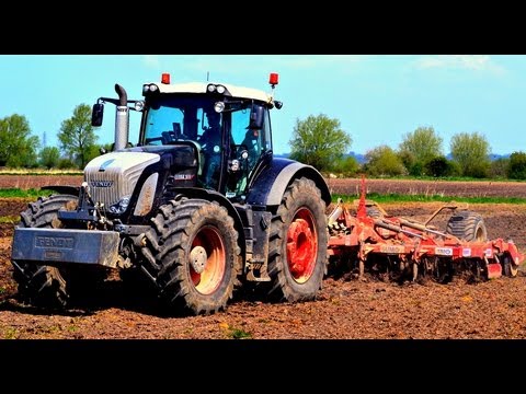 Fendt 939 Vario (Black Beauty) Cultivating With Sumo Trio
