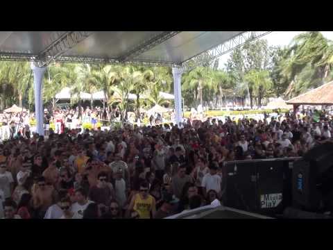 Flex B² - Baby i'm boss (Cobertura Low Session 2015) Samora