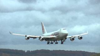 preview picture of video 'Boeing 747-400 Cargolux Italia Landing during a storm at Luxembourg Airport'