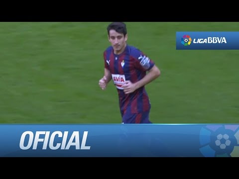 Robo de balón y disparo de Saúl Berjón al larguero