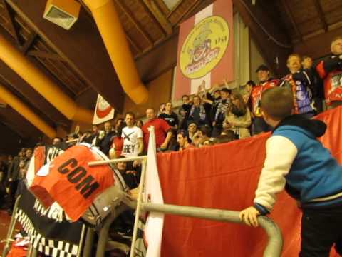 Ratinger Ice Aliens Fans Wir stehen auf und setzen uns wieder