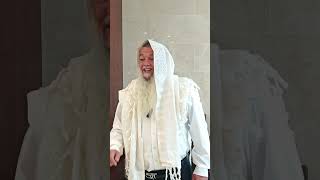 הרב יגאל כהן עונה לחולקים: מדוע מותר לעשן סיגריה אלקטרונית בפסח בלא חשש? (הרב יגאל כהן) - התמונה מוצגת ישירות מתוך אתר האינטרנט יוטיוב. זכויות היוצרים בתמונה שייכות ליוצרה. קישור קרדיט למקור התוכן נמצא בתוך דף הסרטון