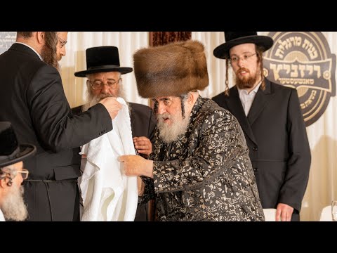 Vizhnitzer Rabbi Yisroel Hager rosh chodish tish in UK 2022 הרב ישראל הגר אדמו"ר מויזניץ בבני ברק