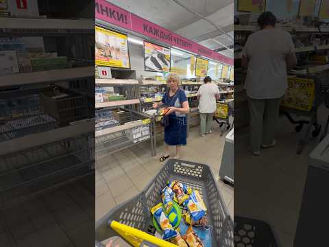 Покупаю все до чего дотронется бабушка
