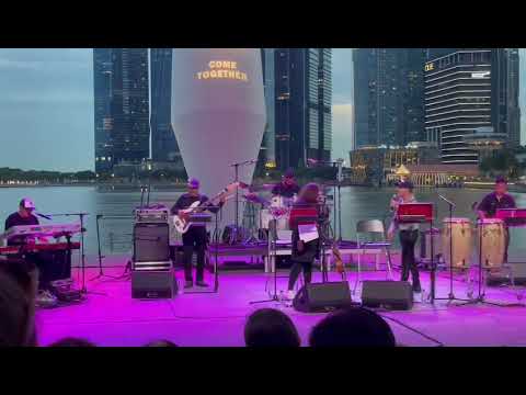 Linda Elizabeth and Max Surin(concert at the Esplanade)19/12/2021 Shallow