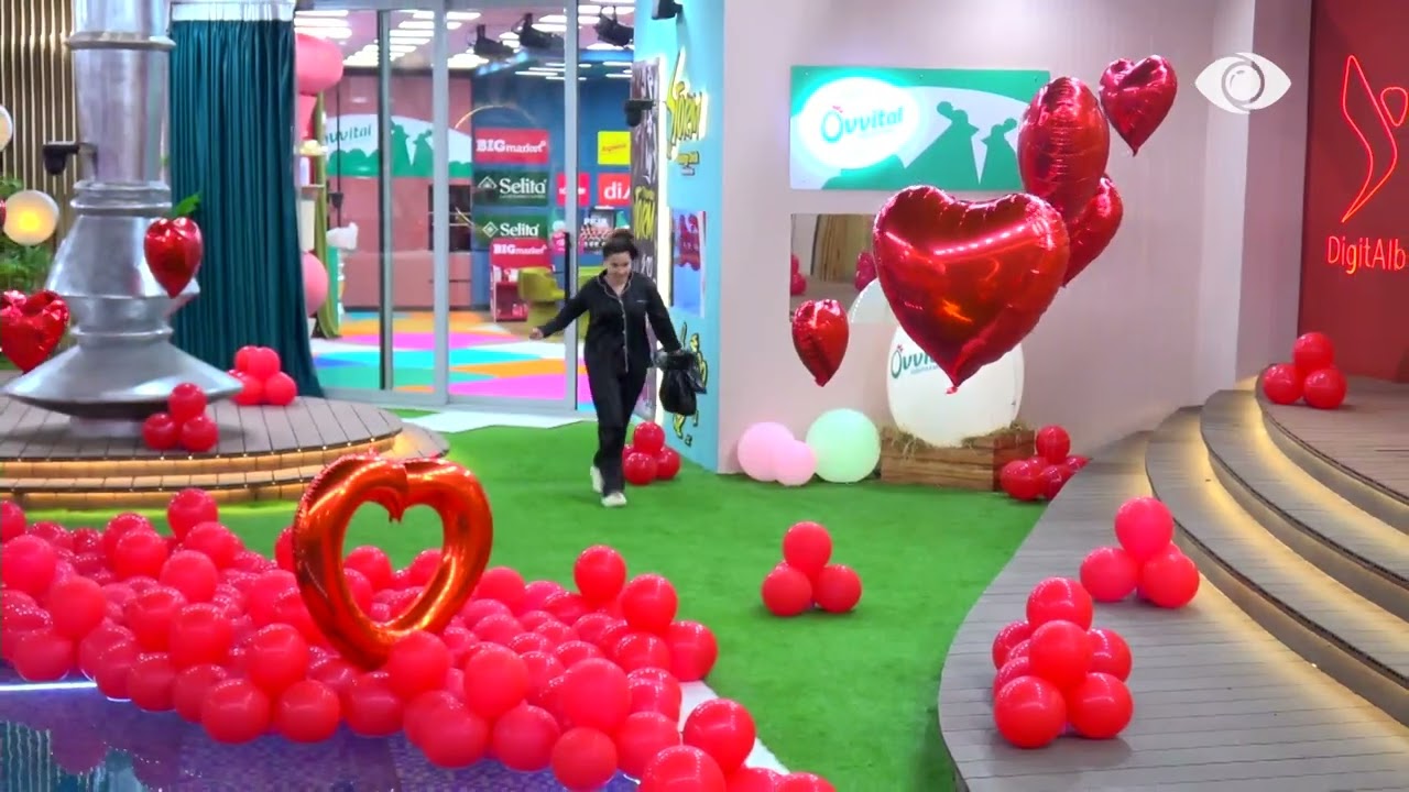 Rozana çon sendet e banorëve në vendin 'sekret', a do të arrijë t'i fsheh pa u zbuluar?