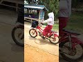 Anak SD Sekolah Baw Motor Malah Jatuh Bikin Ngakakk