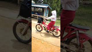Download lagu Anak SD sekolah baw motor malah jatuh bikin ngakakk mp3 Download lagu Anak SD sekolah baw motor malah jatuh bikin ngakakk mp3