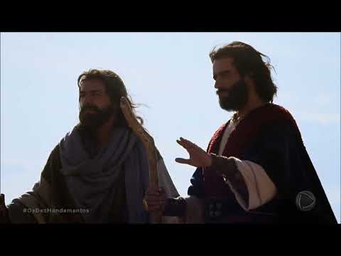 No deserto, Moisés e Arão são surpreendidos por Amalequitas perigosos - 'Os Dez Mandamentos'