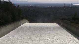 preview picture of video 'Oroville Dam Spillway Release & Feather River | March 2011'