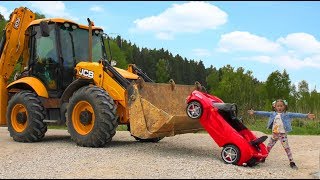 Download lagu Daddy Ride on The Tractor Excavator and Helps Sofia which Stuck on Children's Car mp3