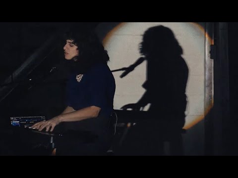 Fragmento “Amuleto” de Marilina Bertoldi (versión vivo)