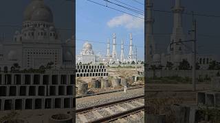 Download lagu MEGAHNYA MASJID SHEIKH ZAYED , KOTA SOLO ‼️🚂🚋🚋💨 #keretaapi #shorts mp3