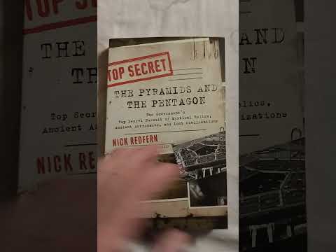 All the books I own #347: "The Pyramids and the Pentagon" by Nick Redfern (2012)