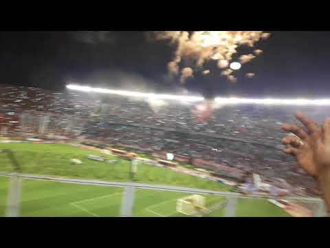 "RECIBIMIENTO IMPRESIONANTE A RIVER PLATE/River vs Racing" Barra: Los Borrachos del Tablón • Club: River Plate