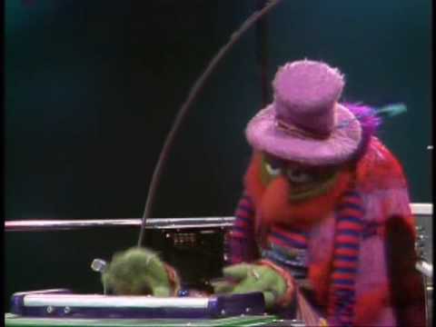 The Muppet Show: The Electric Mayhem - "Minuet In G Major"