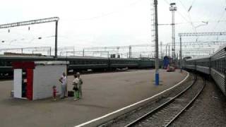 preview picture of video 'Train #418 Moscow - Anapa is departing Liski station. View from train window.'