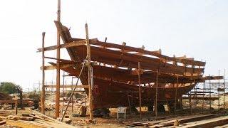 preview picture of video 'Vanakbara Shipyard, Diu India'