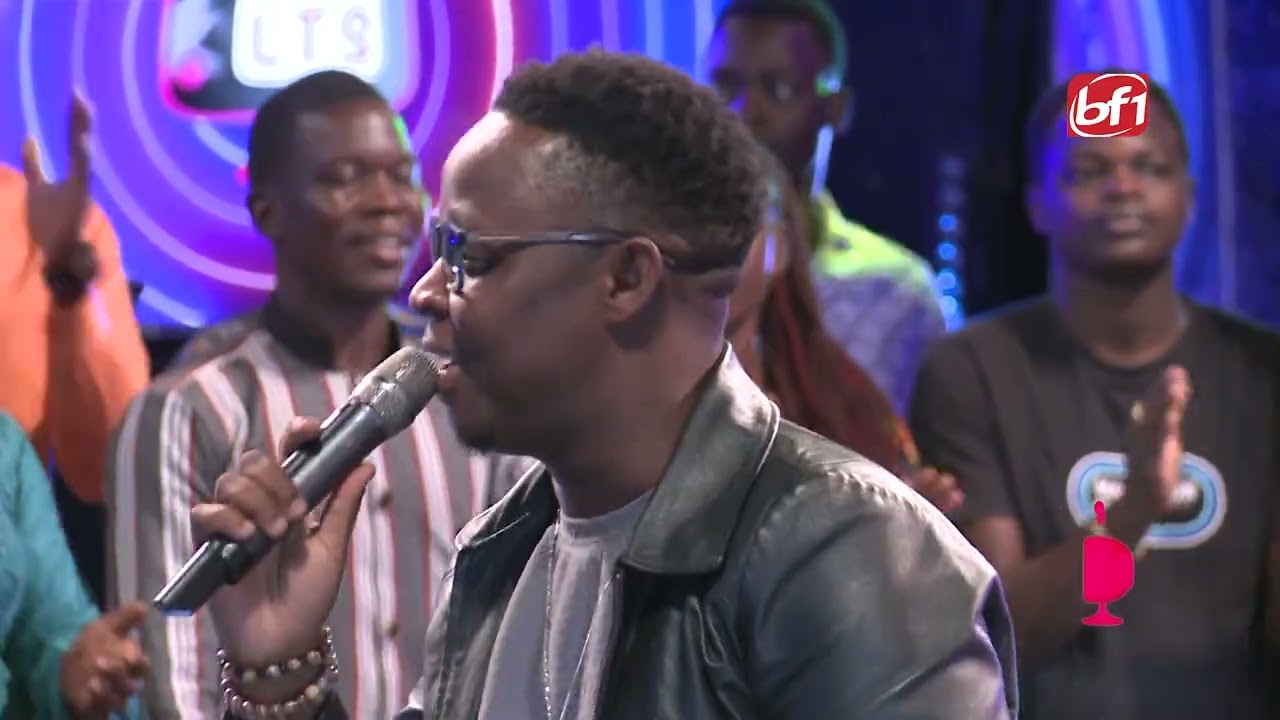 De l'acoustique avec l'artiste chanteur Thomy sur le titre " TEEBO " à la Télé S'amuz