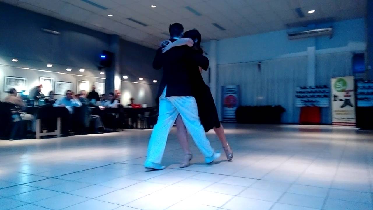 Agustina Gomez y Joaquín Besga bailan " El Tango es el Tango"