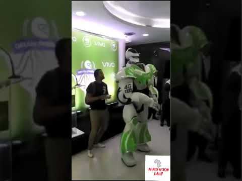 ROBOT DANCING to Bokor Bokor by Yesssrudeboi (feat. Kwasante)