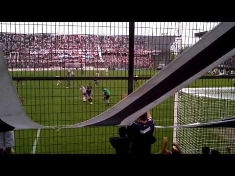 "No somos como los putos de river plate" Barra: Indios Kilmes • Club: Quilmes • País: Argentina