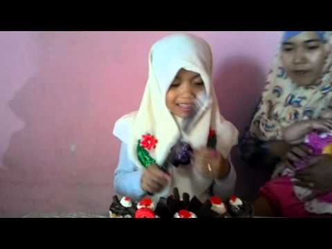Potong Kue Ulang Tahun (HUT) Happy Birthday ke-8