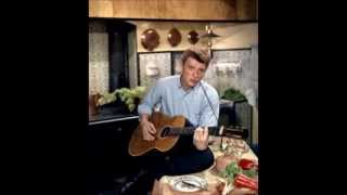 Non Je ne regrette Rien par Johnny Hallyday