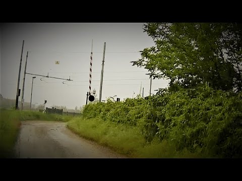 Passaggio a livello vecchia stazione Gamalero (AL) # railroad crossing # bahnübergang
