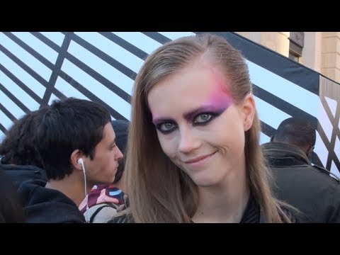 Fashion Week Paris JULIE HOOMANS .