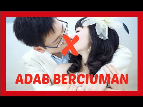 Melempar dengan penis kecil Exciter untuk rubah perak perempuan di atas meja