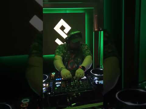 I DJ 4 YOU video.