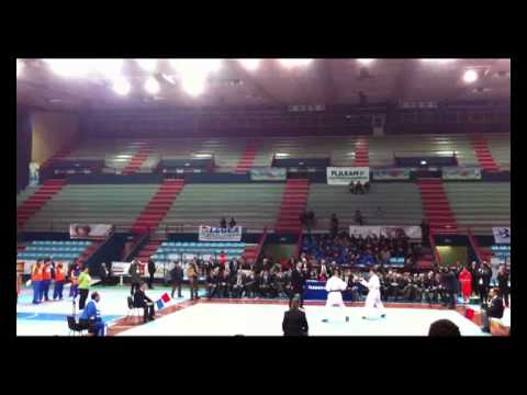 Finale Campionati Italiani Assoluti di Karate Kumite Bari 2011 Categoria maschile 60Kg.mp4