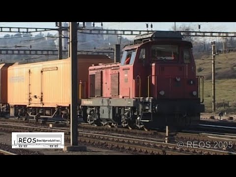 2005 [SDw] Chiasso station p 4 of 4, Swiss - Italian border, SHUNTING wagons over "hump" - Rail4Chem