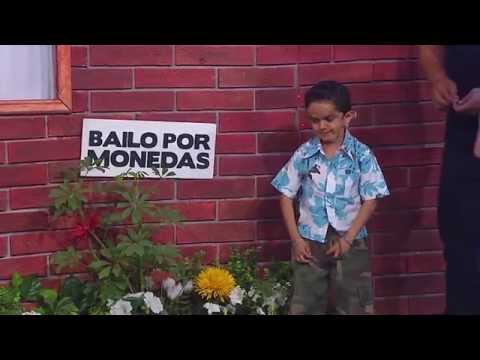 Miguelito and Pirinoli dance for coins - Morandé Con Compañia