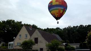 preview picture of video 'Plate Ballon Baumwipfel Flieger JUN12'