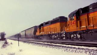 preview picture of video 'UP 8523 East Between Cortland and Maple Park, Illinois on 12-27-09'