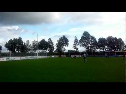 Rob van Nifterik scoort de 3-0 bij Tricht 2 - D e Zwerver 3 (6 oktober 2012)
