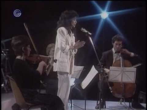 Re'ach Tapu'ach Odem Shani - Ofra Haza