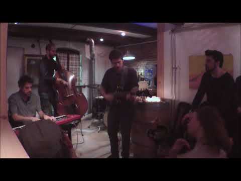 'IS' Trio Feat .Spike Wilner - Shiny Stockings