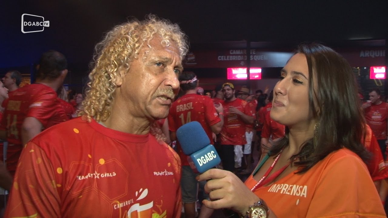 Biro-Biro marca presença em festa carnavalesca; veja vídeo