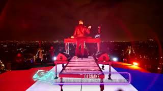 DJ Snake toca en el Arco del Triunfo