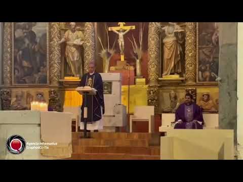 #GraphosCc #Tlx #EsNoticia Acuden decenas de feligreses a Catedral de Nuestra Señora de la Asunción