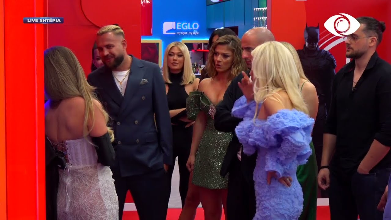 Olta përshëndetet me banorët, ata përpiqen ta ndalojnë që të lërë shtëpinë