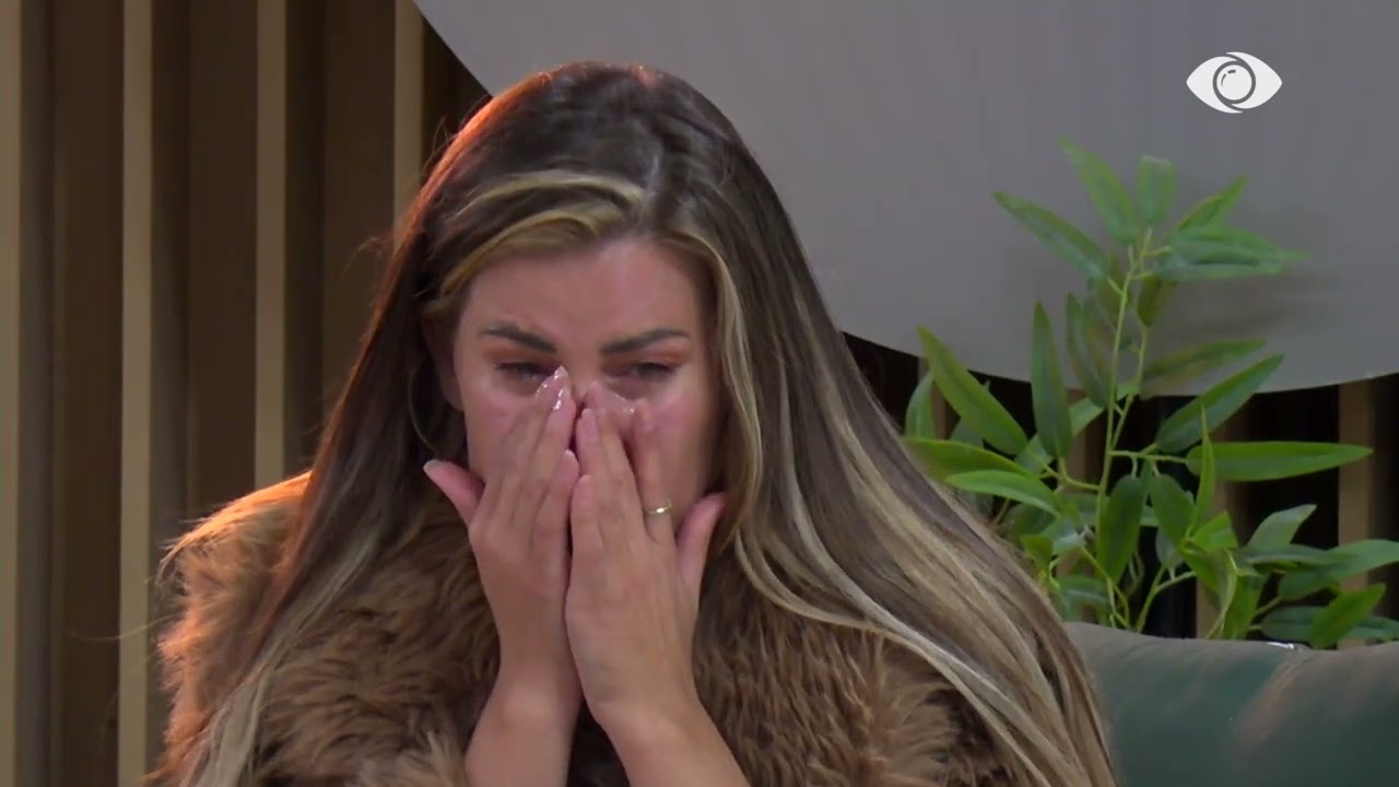 “Më ka marrë shumë malli për atë”/ Valbona përlotet teksa bisedon për vëllain dhe të ëmën