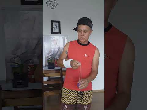 Bate-bate, bate-bag, bolimbolacho, or quebra-dedo