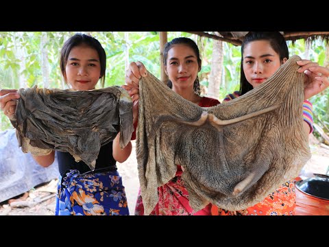 Cooking cow intestine recipe with noodle soup