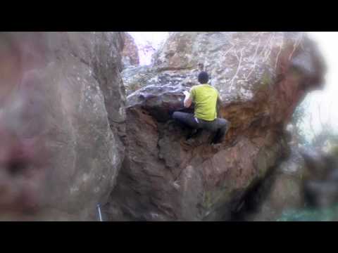 Bouldering in La Capelle / Découverte : N°11 Rouge (6b, v4)